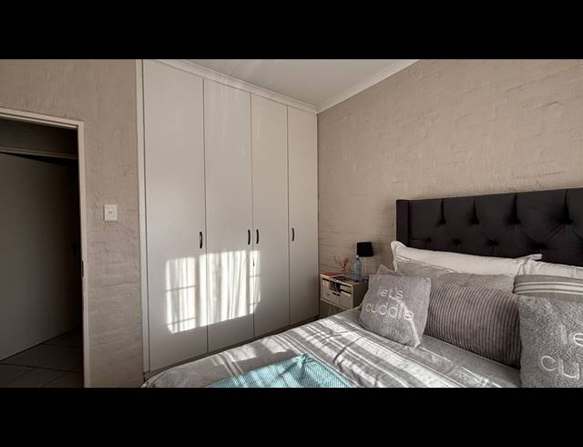 2 BEDROOM APARTMENT TO LET IN SONHEUWEL